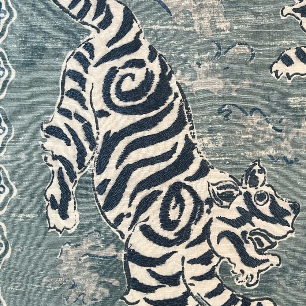 Ryan Studios- Blue & White Tiger Print Decorative Throw Pillow - Set of 2 - Picture 11 of 11